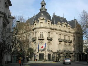 argentina-embajada-francia2-np
